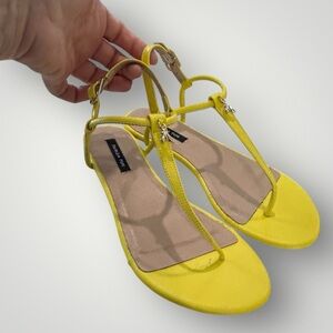 NWOT Patrizia Pepe Dynamic Yellow T-Strap Flat Sandals